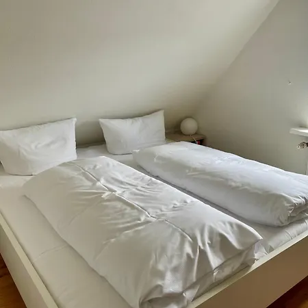 Thora Jaiken Hues Thora Jaiken, Eike * Sylt